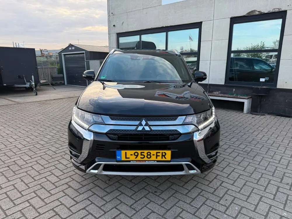 Mitsubishi Outlander 2.4 PHEV S-Edition 2019 Zwart 224pk uit 2019, foto 3