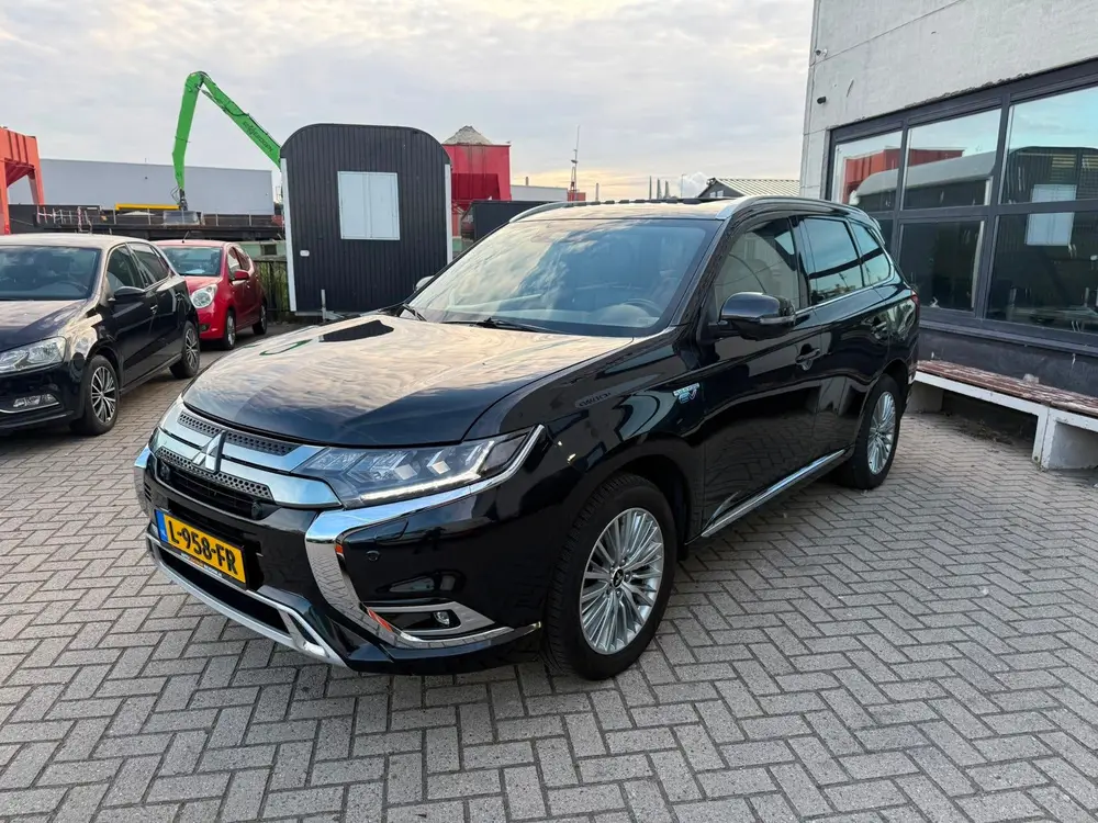 Mitsubishi Outlander 2.4 PHEV S-Edition 2019 Zwart 224pk uit 2019, foto 4