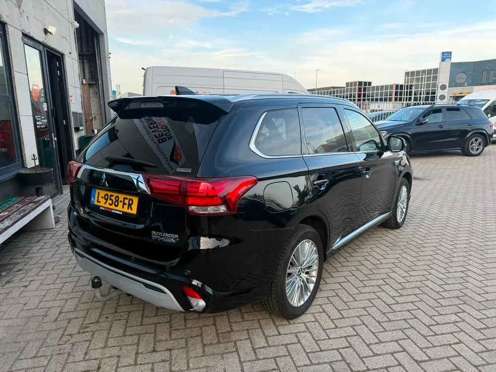 Mitsubishi Outlander 2.4 PHEV S-Edition 2019 Zwart 224pk uit 2019, foto 5