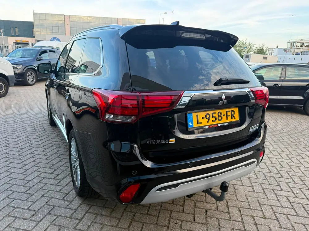 Mitsubishi Outlander 2.4 PHEV S-Edition 2019 Zwart 224pk uit 2019, foto 7