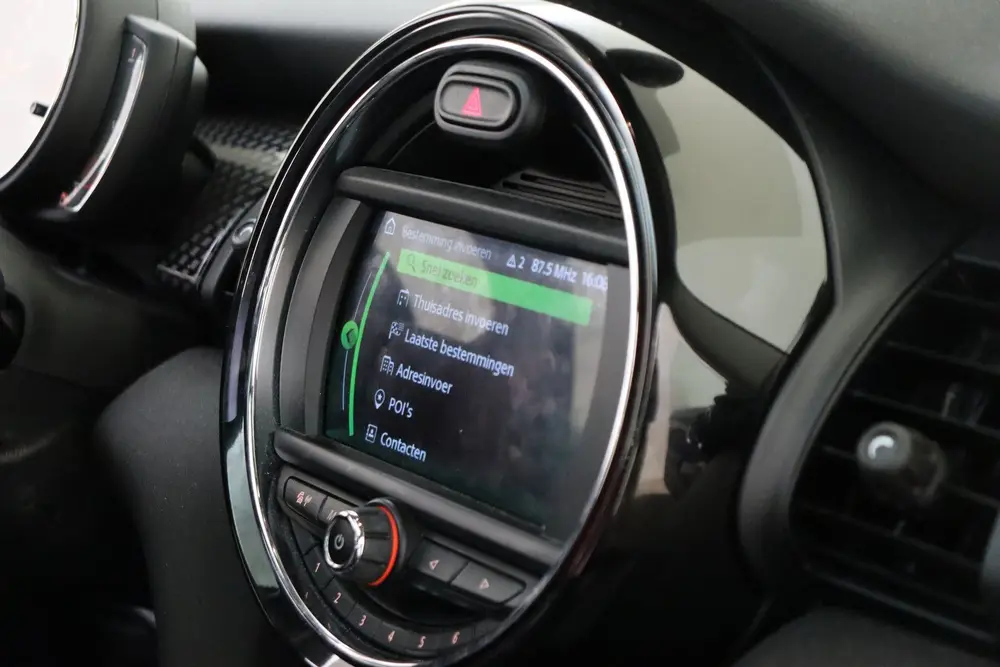 Mini Hatchback Cooper S Chili Automaat / Comfortstoelen / Mu uit 2019, foto 19