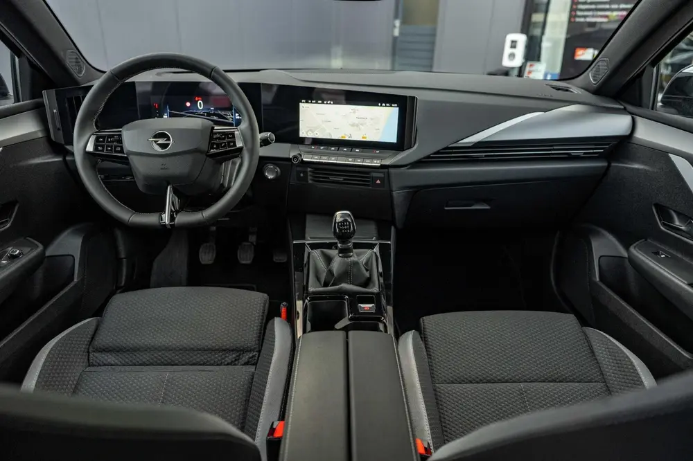 Opel Astra 1.2 Turbo Edition uit 2025, foto 5