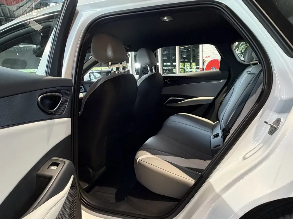 BYD Seal 6 1.5 DM-i PHEV uit 2026, foto 12