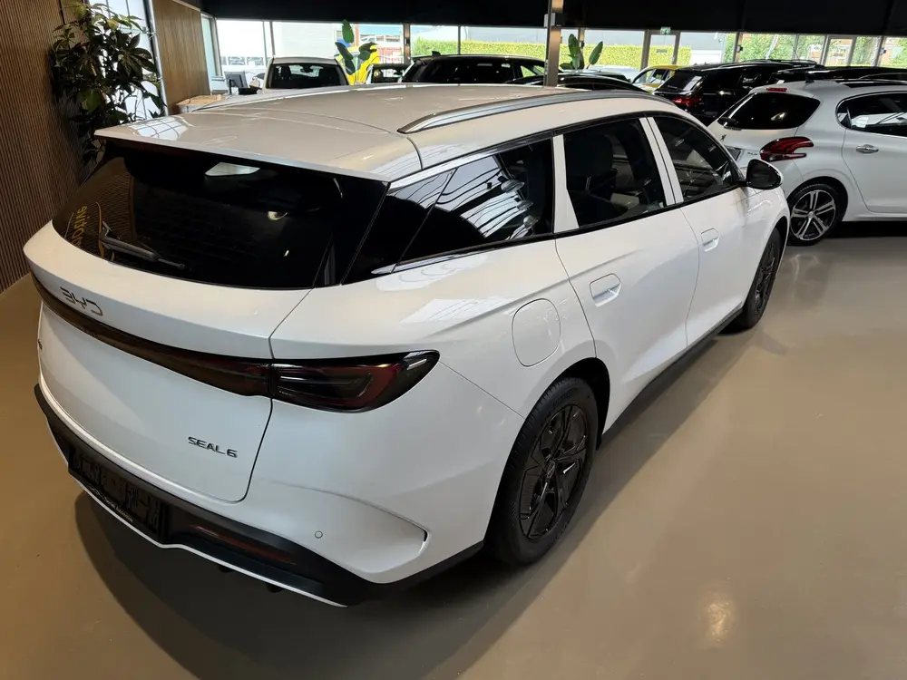 BYD Seal 6 1.5 DM-i PHEV uit 2026, foto 3