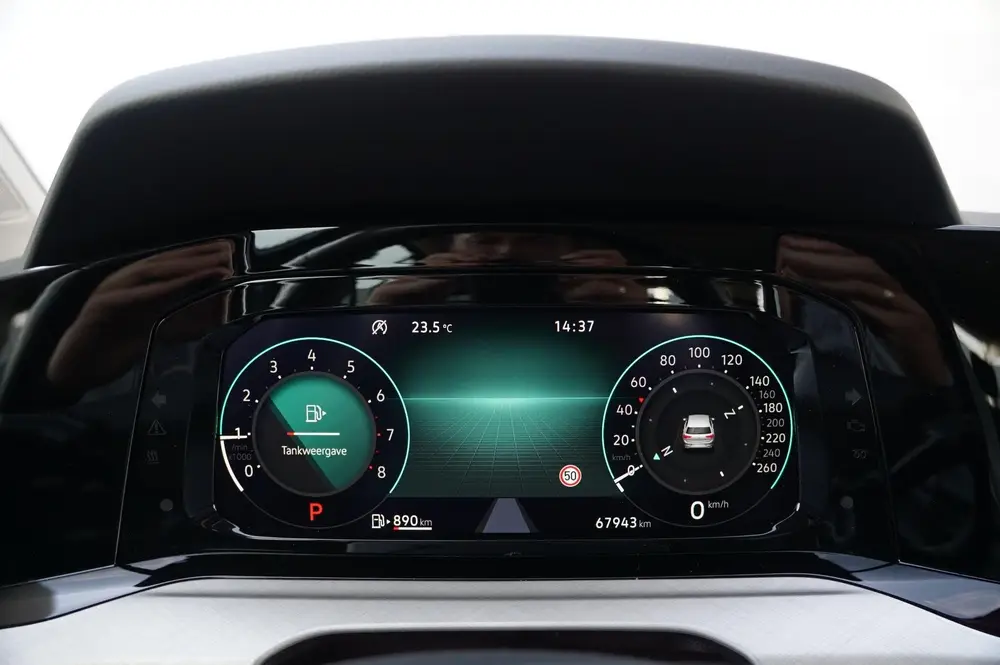 Volkswagen Golf 1.0 eTSI 110pk DSG Life | Navigatie | Apple uit 2023, foto 19
