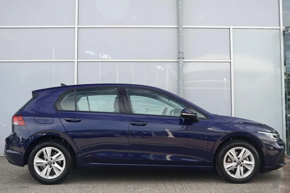 Volkswagen Golf 1.0 eTSI 110pk DSG Life | Navigatie | Apple uit 2023, foto 3