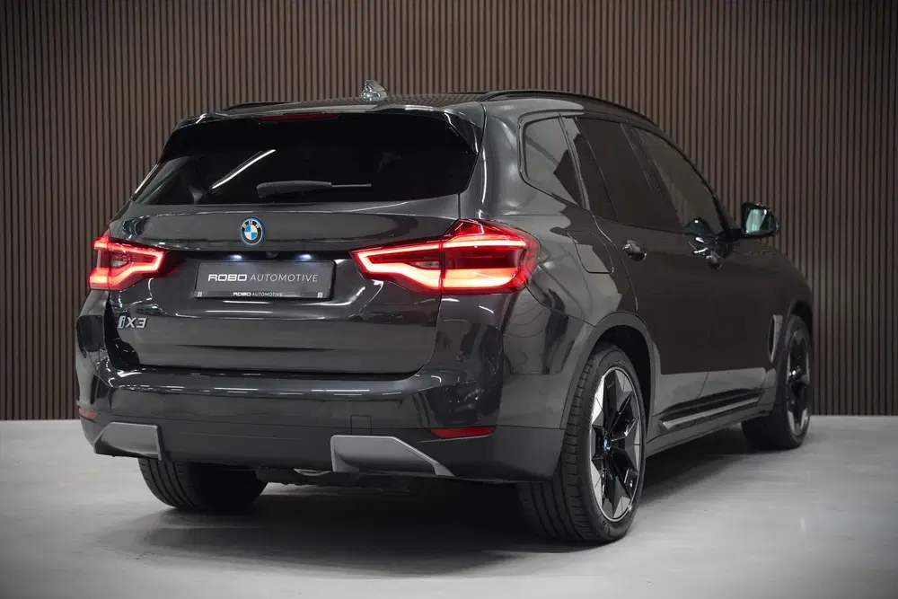 BMW iX3 High Executive 80 kWh uit 2021, foto 2