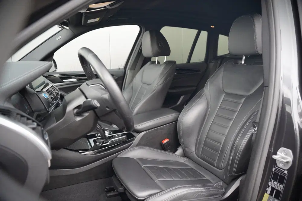 BMW iX3 High Executive 80 kWh uit 2021, foto 4