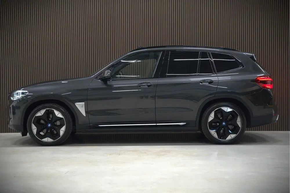 BMW iX3 High Executive 80 kWh uit 2021, foto 9