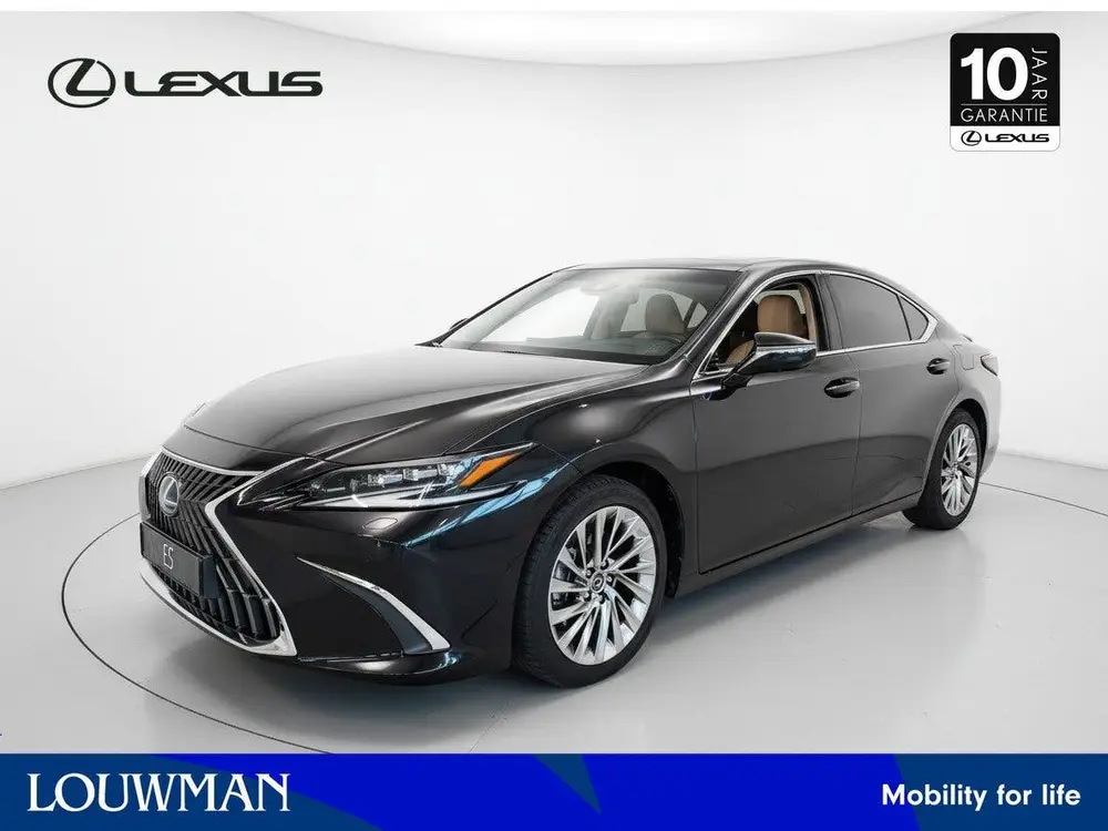 Lexus ES 300h President Line uit 2023