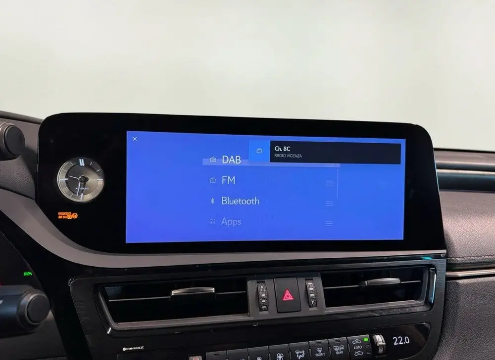 Lexus ES 300h President Line uit 2023, foto 10