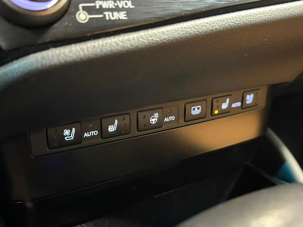 Lexus ES 300h President Line uit 2023, foto 19