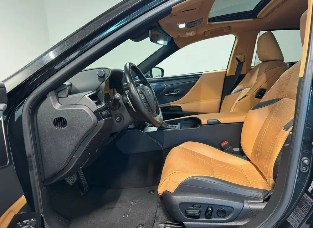 Lexus ES 300h President Line uit 2023, foto 5
