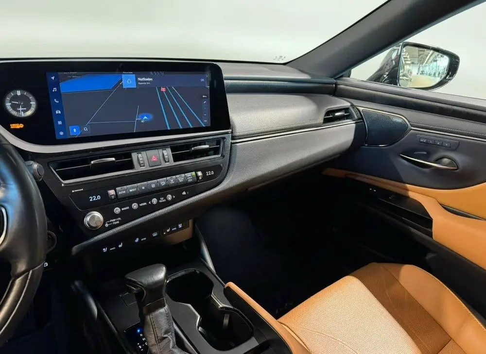 Lexus ES 300h President Line uit 2023, foto 8