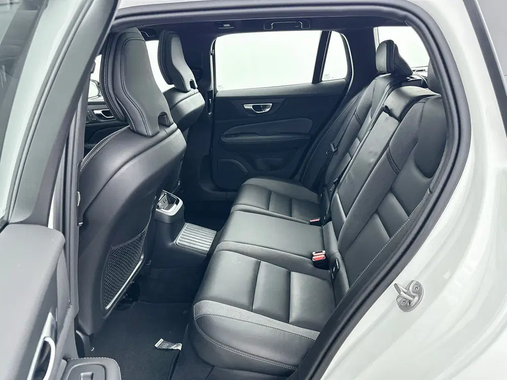 Volvo V60 T6 Recharge Ultra Dark uit 2025, foto 11