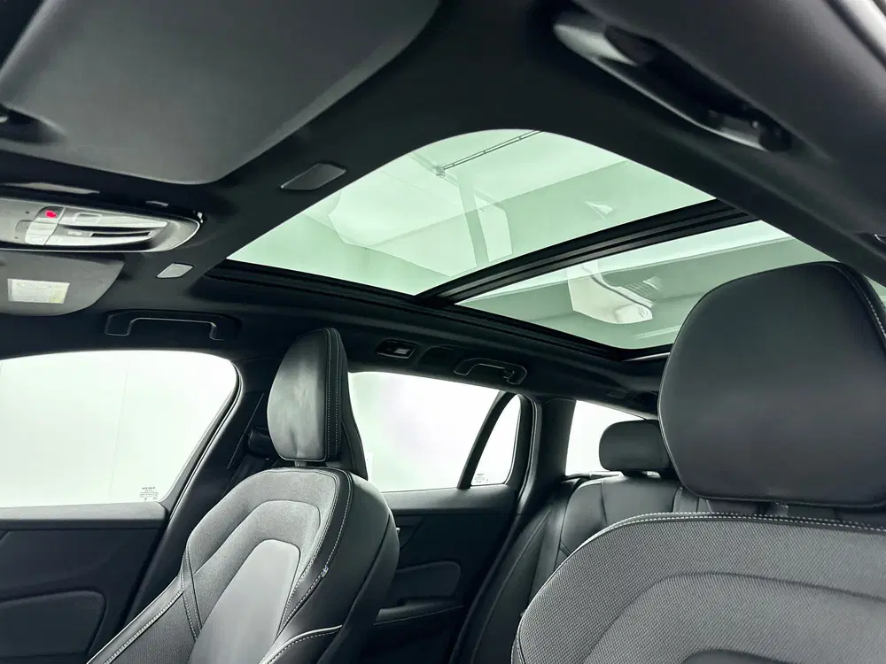 Volvo V60 T6 Recharge Ultra Dark uit 2025, foto 12