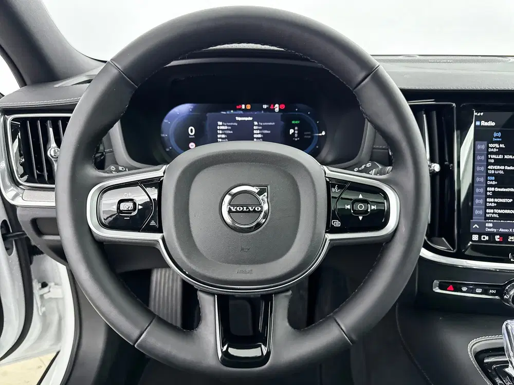 Volvo V60 T6 Recharge Ultra Dark uit 2025, foto 14