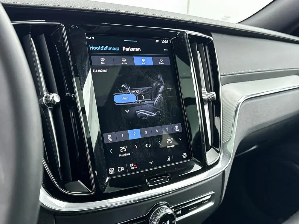 Volvo V60 T6 Recharge Ultra Dark uit 2025, foto 19