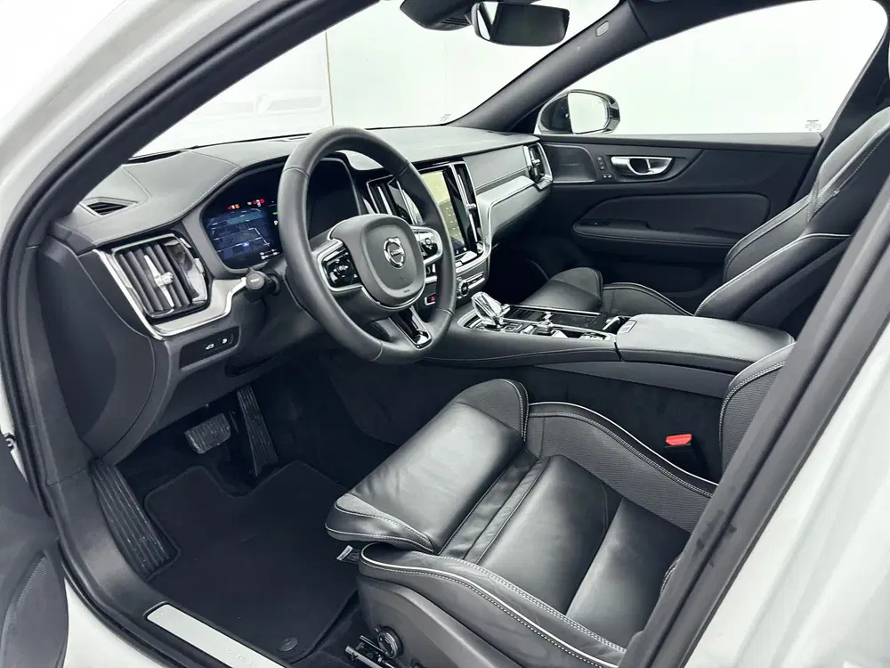 Volvo V60 T6 Recharge Ultra Dark uit 2025, foto 9