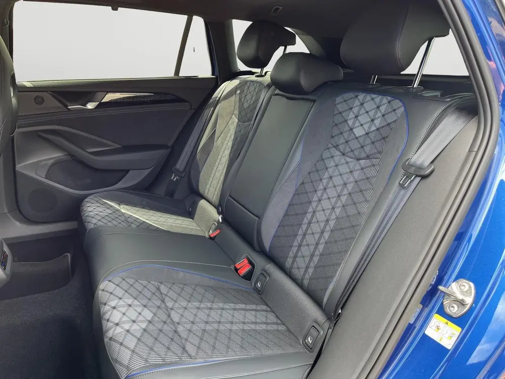 Volkswagen Passat Variant 1.5 eHybrid R-Line | Pano | Trekha uit 2025, foto 16