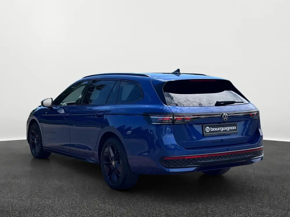 Volkswagen Passat Variant 1.5 eHybrid R-Line | Pano | Trekha uit 2025, foto 2