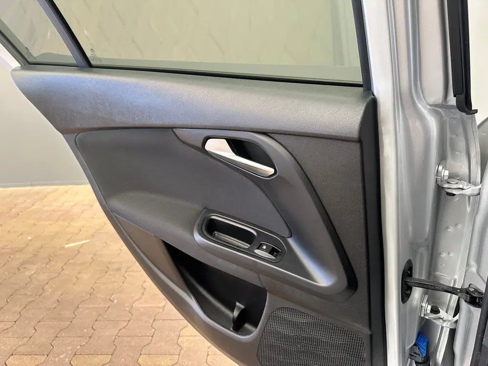 Fiat Tipo 1.0 Cross uit 2023, foto 20
