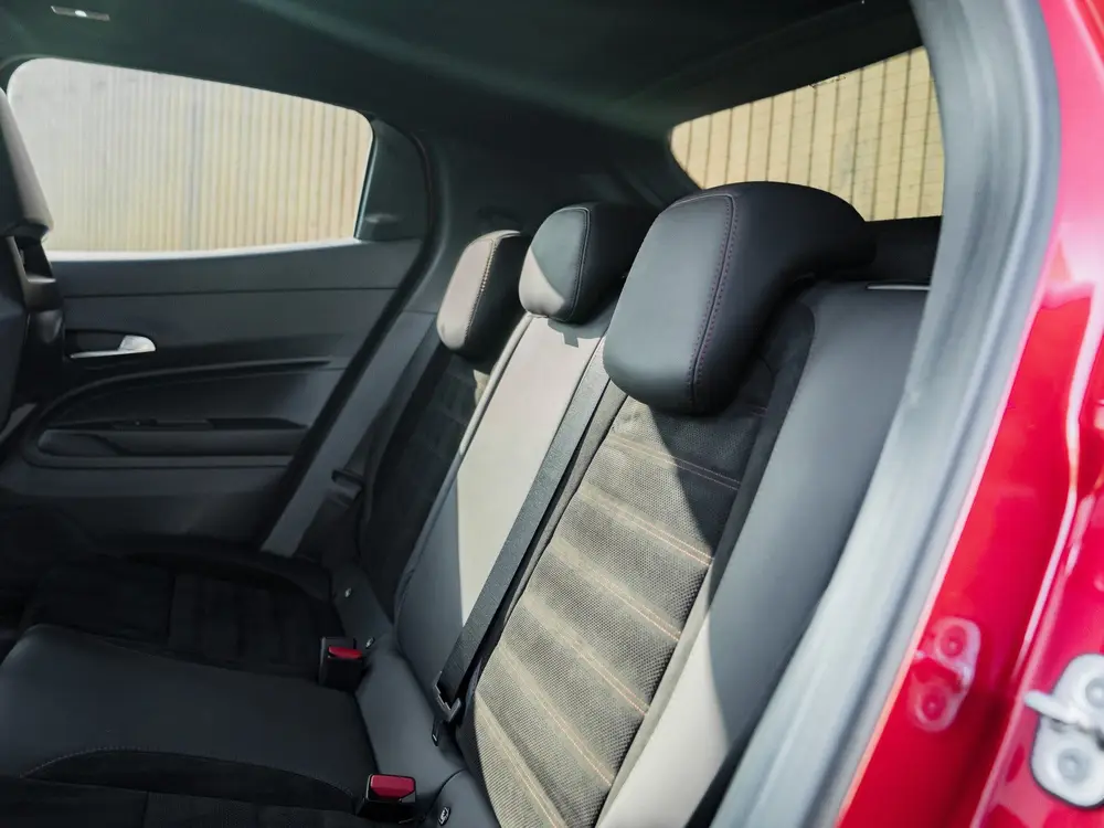 Alfa Romeo Junior Elettrica Veloce 54 kWh uit 2025, foto 10