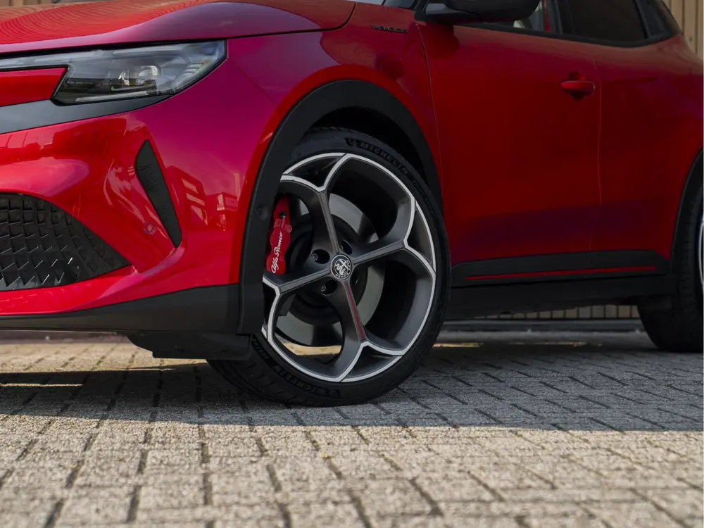 Alfa Romeo Junior Elettrica Veloce 54 kWh uit 2025, foto 17
