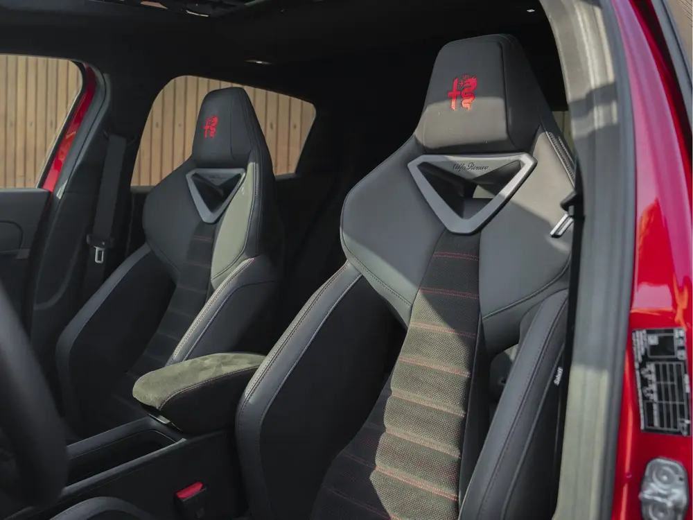 Alfa Romeo Junior Elettrica Veloce 54 kWh uit 2025, foto 8
