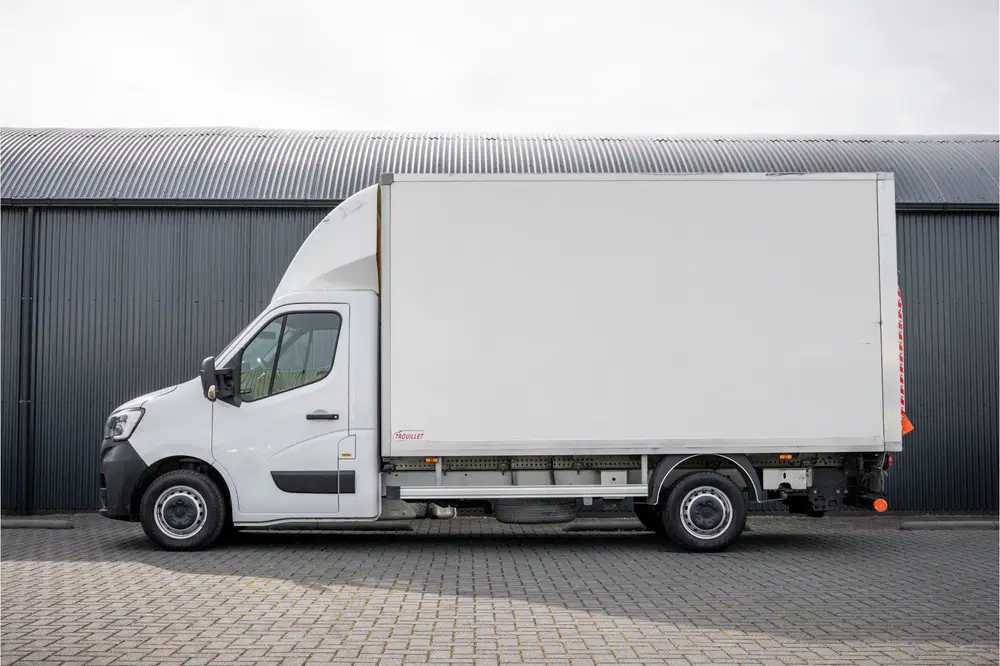 Renault Master 2.3dCi uit 2024, foto 5