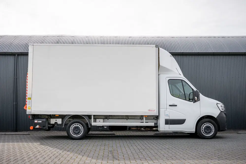 Renault Master 2.3dCi uit 2024, foto 6