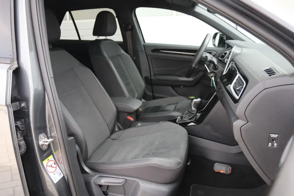 Volkswagen T-Roc 1.5 TSI 150pk DSG R-Line | Trekhaak | Navig uit 2025, foto 14