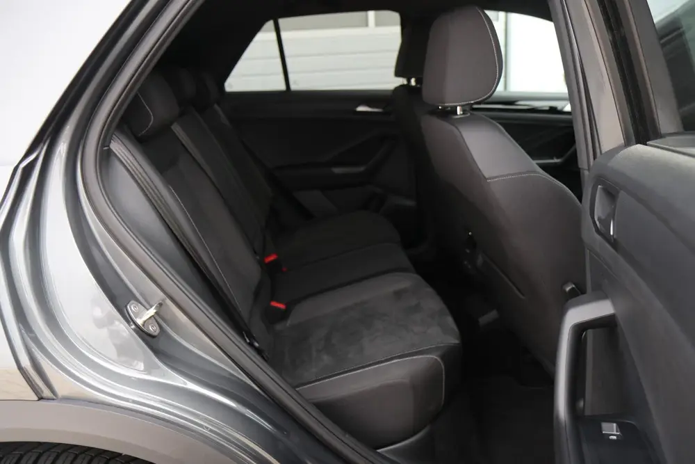 Volkswagen T-Roc 1.5 TSI 150pk DSG R-Line | Trekhaak | Navig uit 2025, foto 15