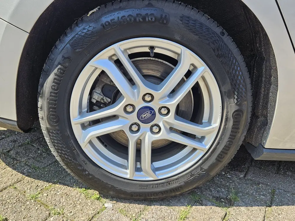 Ford Focus Wagon 1.0 EcoBoost NAVI TEL LM PDC CAMERA uit 2019, foto 5