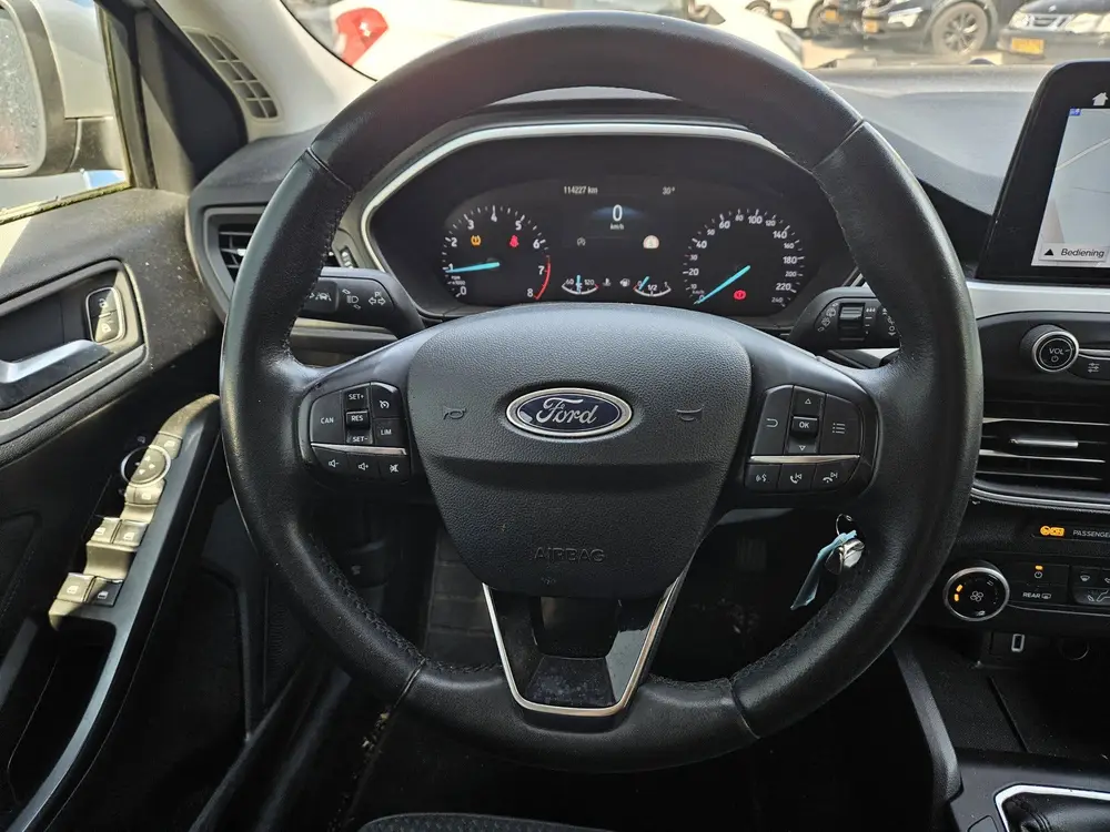 Ford Focus Wagon 1.0 EcoBoost NAVI TEL LM PDC CAMERA uit 2019, foto 9