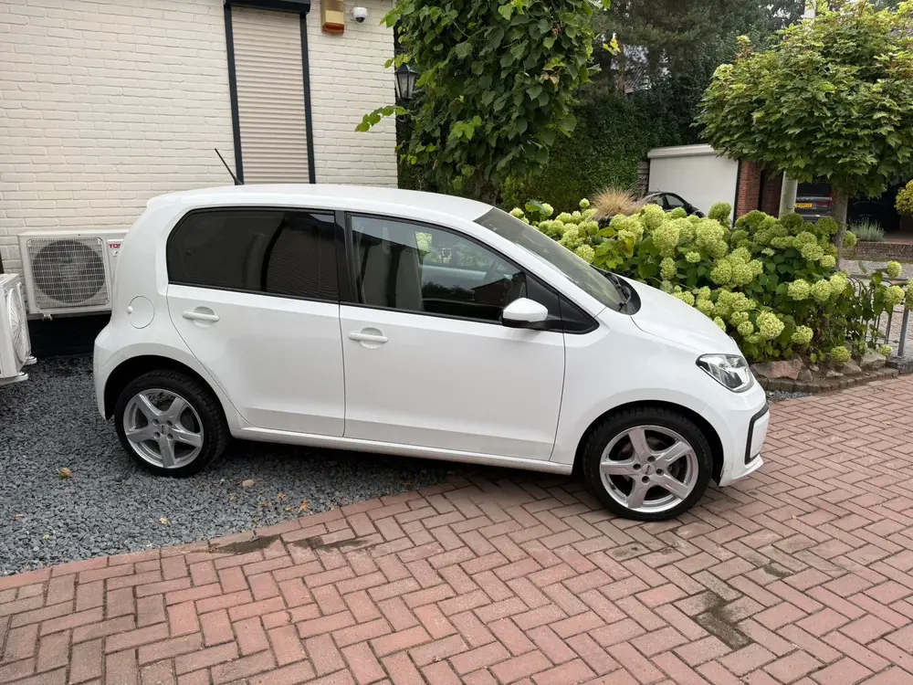 Volkswagen Up! 1.0 65PK 5D 2021 Wit uit 2021, foto 3