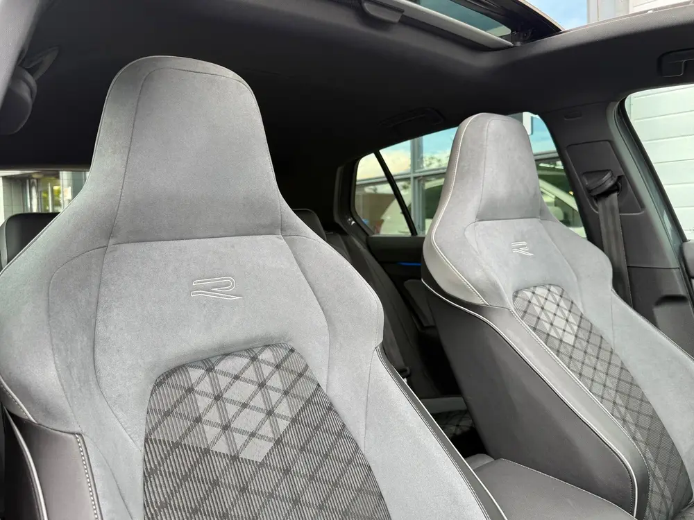 Volkswagen Golf 1.5 eTSI R-Line Business+| PANO| HUD| uit 2021, foto 10