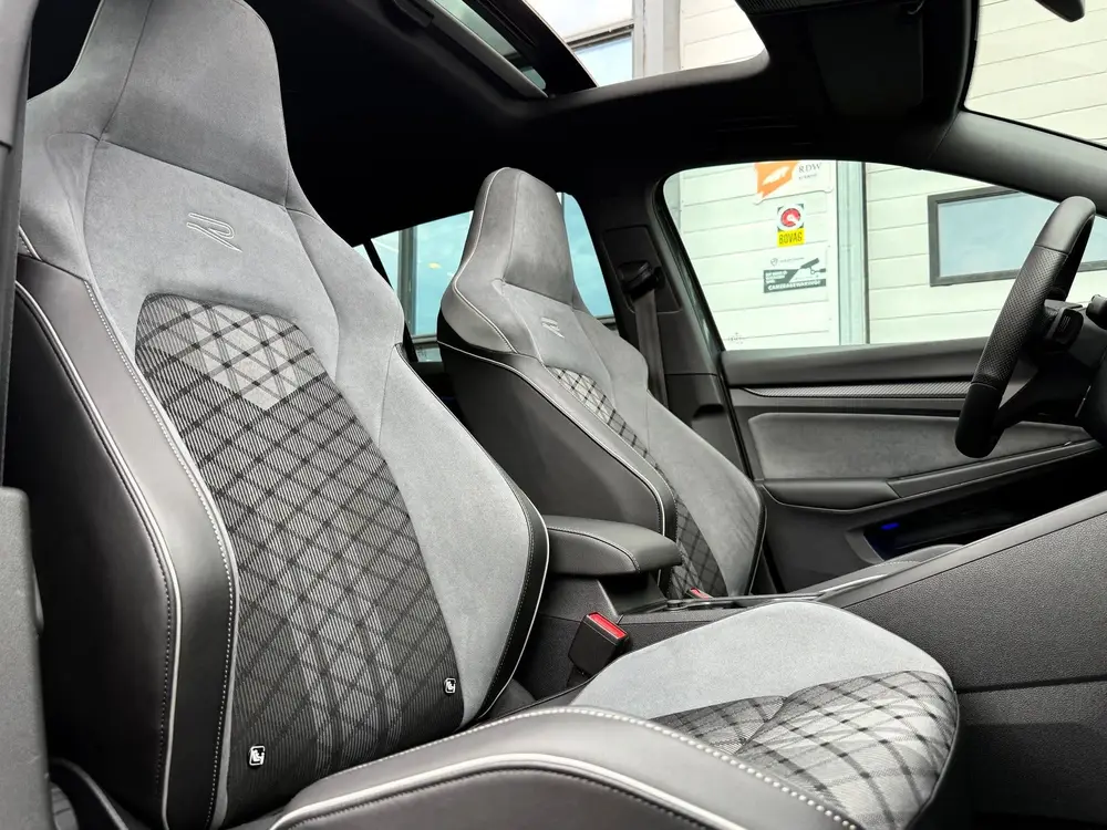 Volkswagen Golf 1.5 eTSI R-Line Business+| PANO| HUD| uit 2021, foto 9