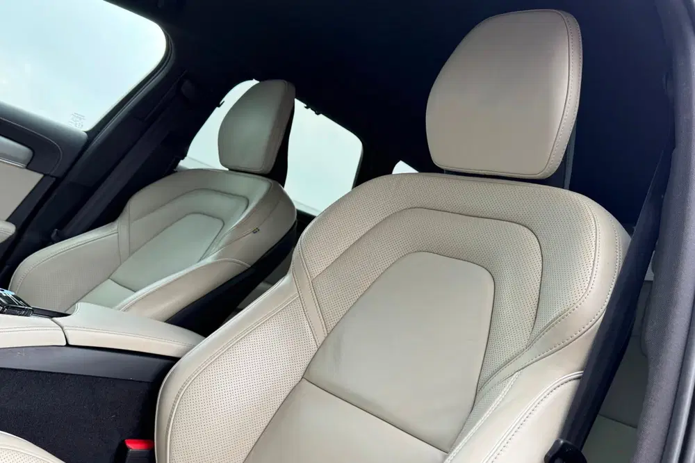 Volvo V90 B4 Ultimate Dark uit 2021, foto 14