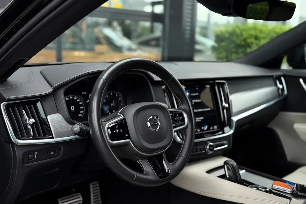 Volvo V90 B4 Ultimate Dark uit 2021, foto 18