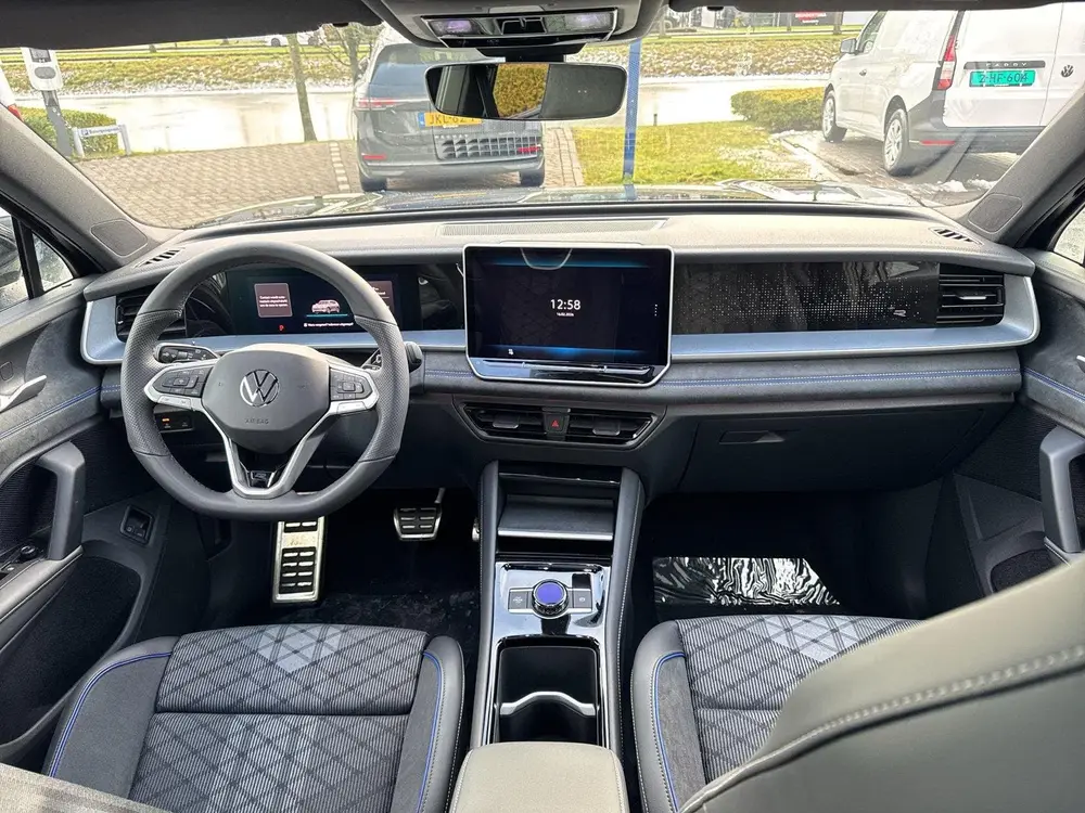Volkswagen Tayron 1.5 eHybrid R-Line Edition | Panorama dak uit 2026, foto 9