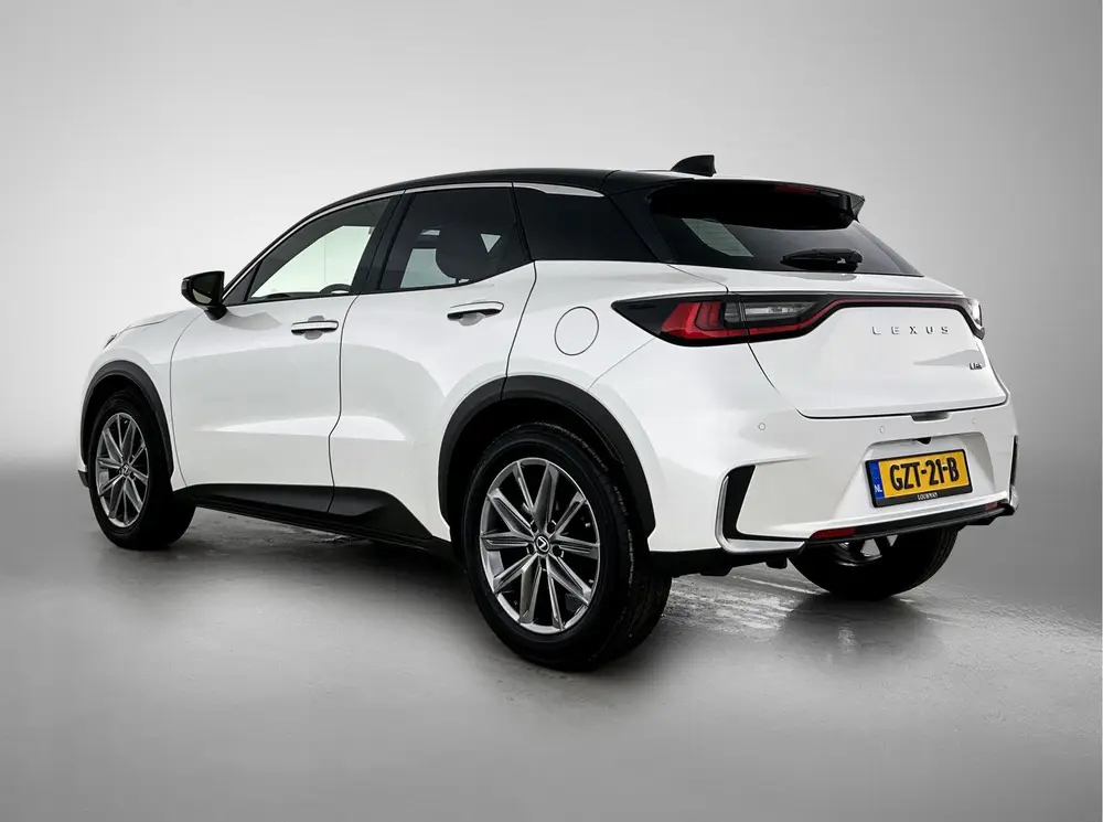 Lexus LBX Emotion 2WD uit 2025, foto 14