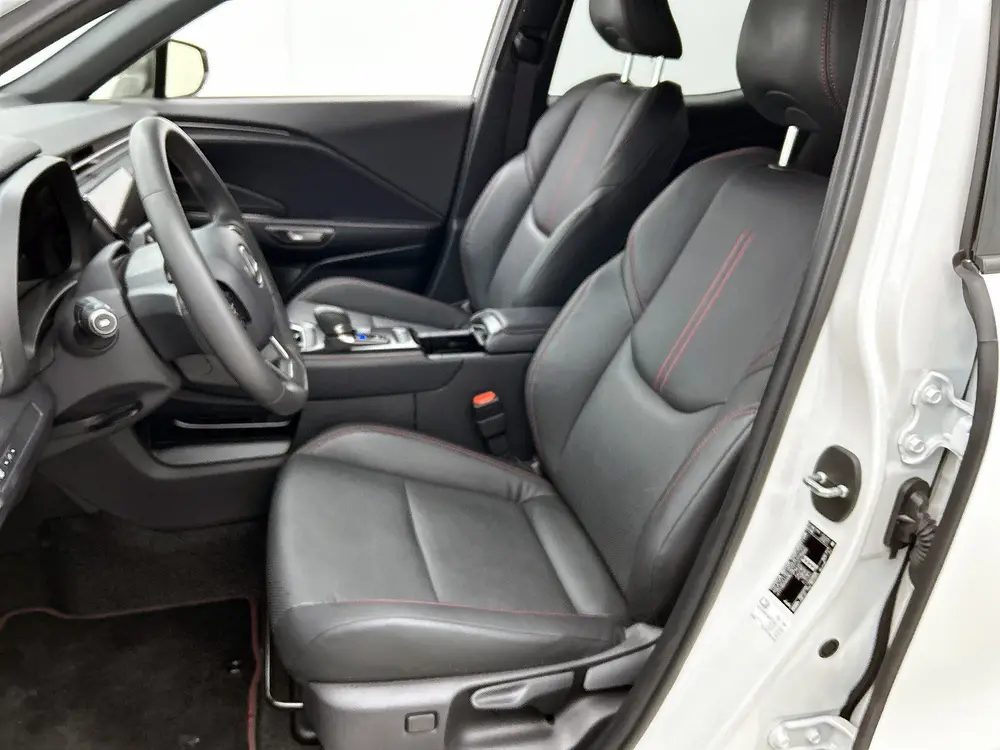 Lexus LBX Emotion 2WD uit 2025, foto 16