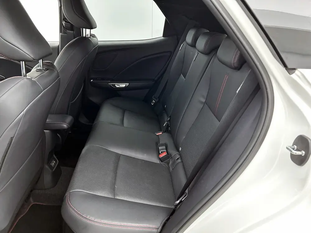 Lexus LBX Emotion 2WD uit 2025, foto 17