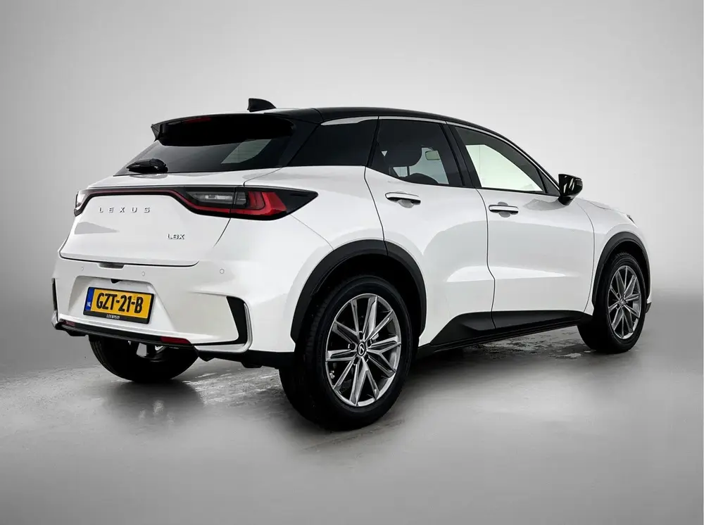 Lexus LBX Emotion 2WD uit 2025, foto 2