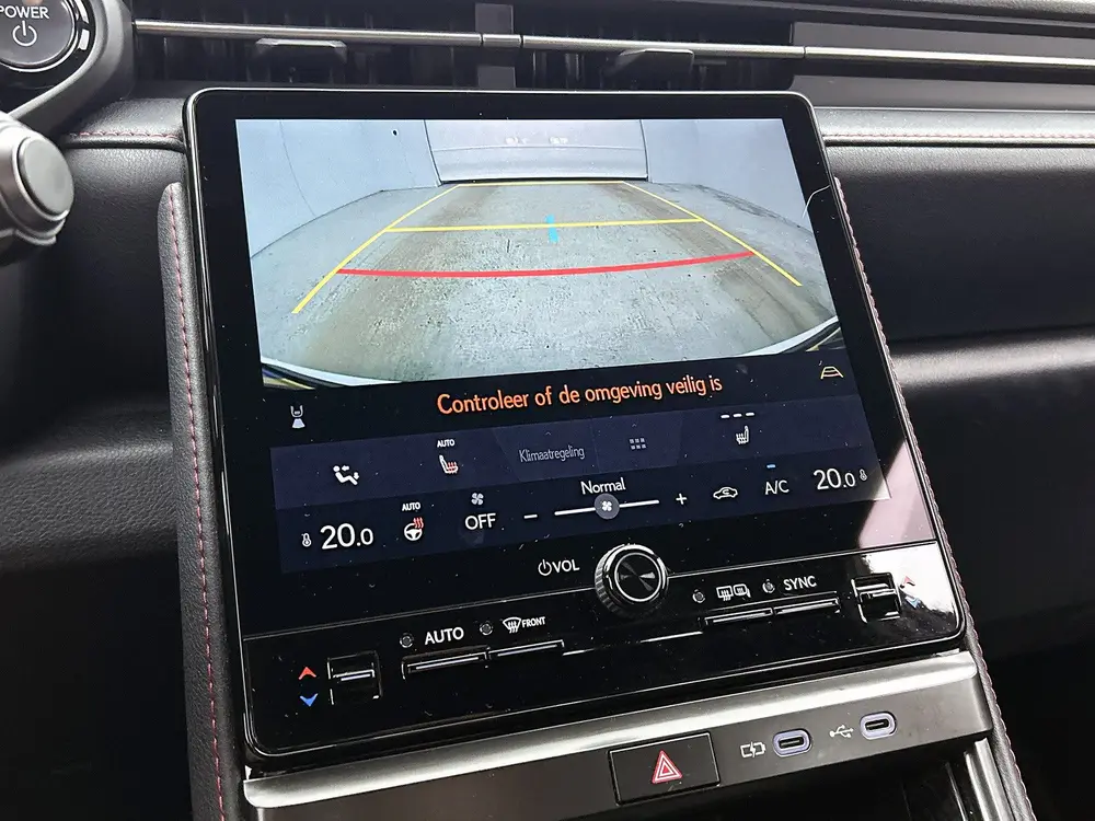 Lexus LBX Emotion 2WD uit 2025, foto 8