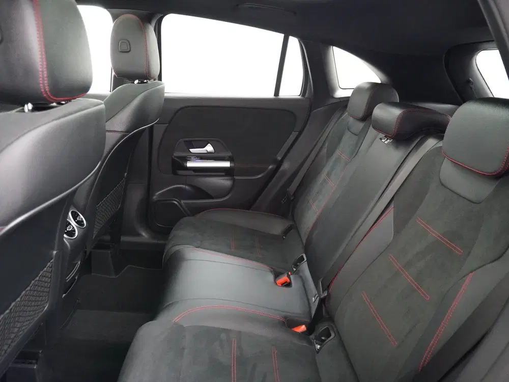 Mercedes-Benz GLA 250 e AMG uit 2022, foto 16
