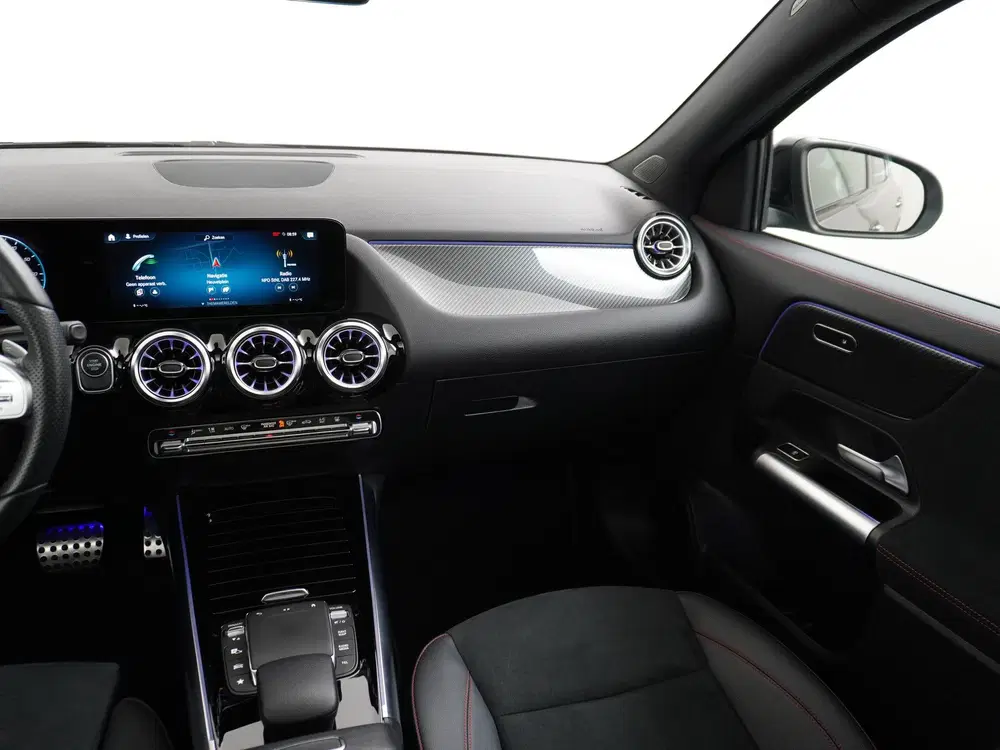 Mercedes-Benz GLA 250 e AMG uit 2022, foto 20