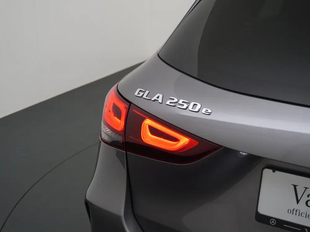 Mercedes-Benz GLA 250 e AMG uit 2022, foto 3