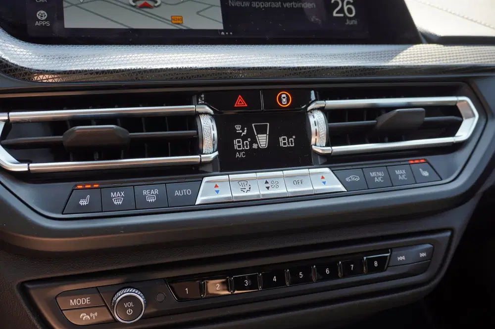 BMW 1-serie 118i Business Edition+Sportline+Led+leder+ uit 2021, foto 20